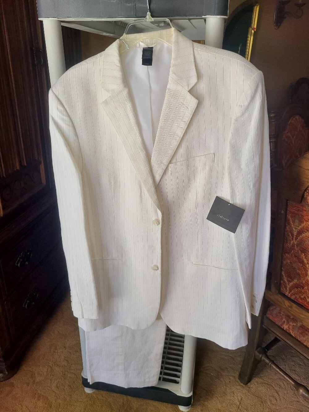 NWT Claiborne Men’s Cream Off White Pinstripe 2-Piece Suit Set 44R / 40x30